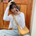 thumbnail image 1 of Bolso de mujer retro bajo el brazo medio antiguo bolso simple bolso de mano luna creciente un solo hombro bandolera bolso de mano de mujer de moda, 1 of 5