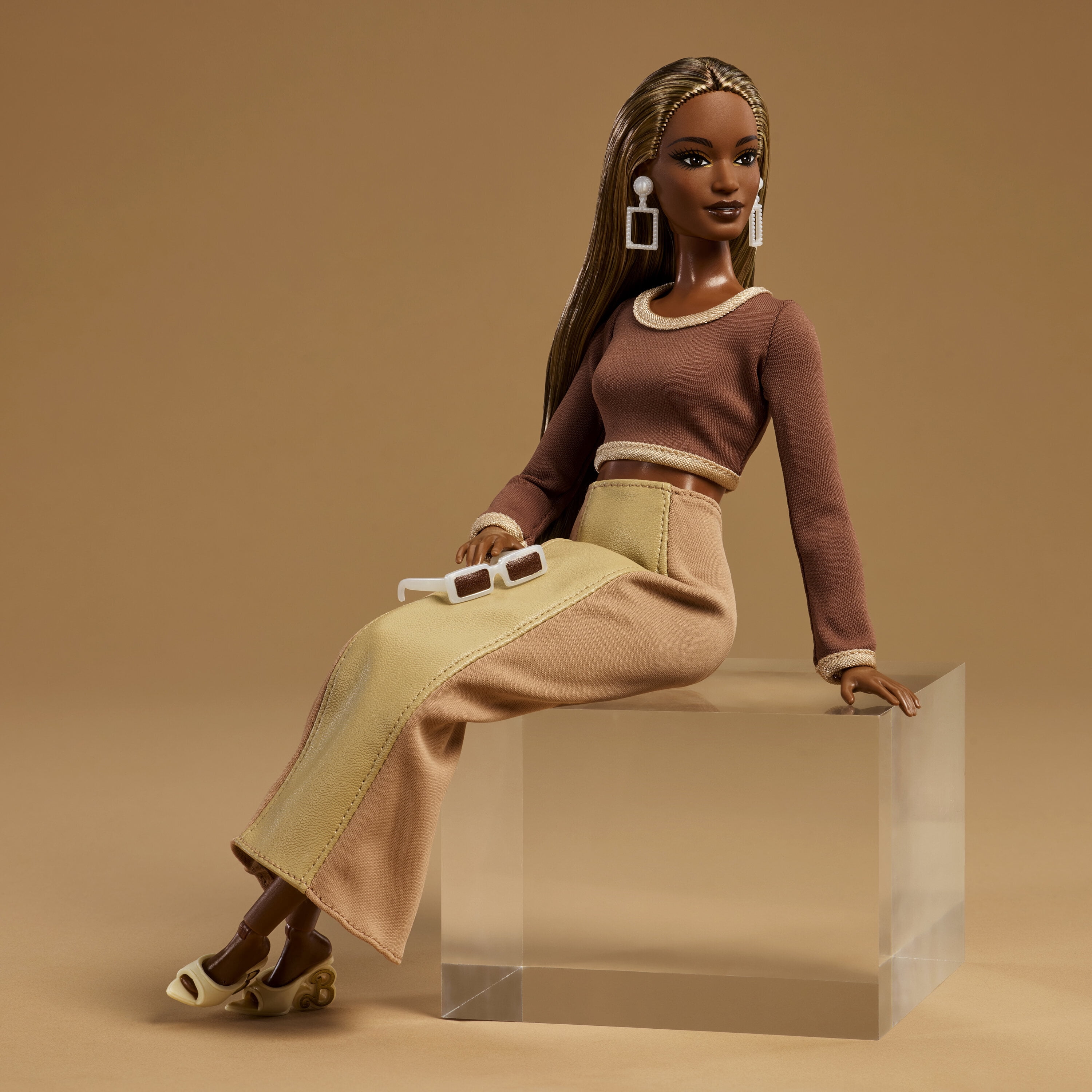 Barbie You Create Barbie Basics Neutral Kit 002, Customizable Fashion Doll & Universal-fit Clothing