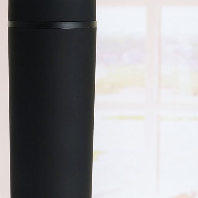 Gobelet à Paille Style Simple Gobelet à Boire Bouteille à Paille Gobelet en Plastique Coloré Style Simple Sensation de Main Confortable Grande Capacité Bouteille à Paille Noire 16oz