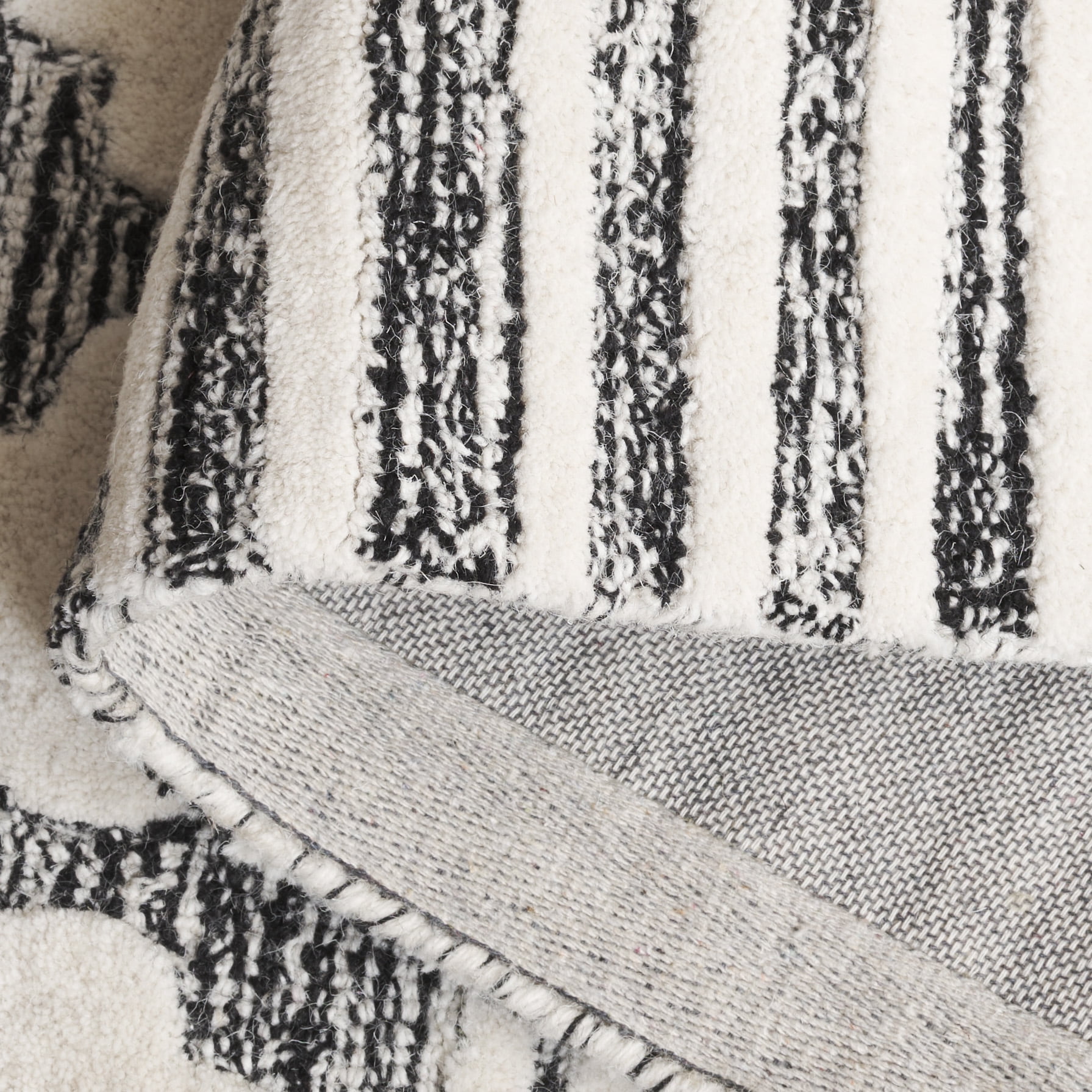SAFAVIEH Abstract Layne Abstract Area Rug, Black/Ivory, 6' x 9'