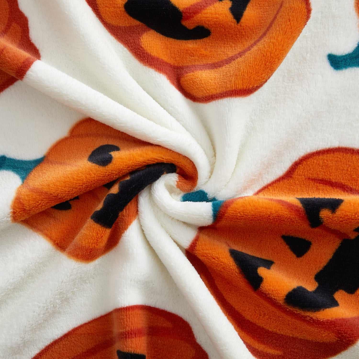 Way To Celebrate Halloween Jack-O'-Lantern Plush Oversized Couch Throw Blanket, Cream and Orange, 50 x 72 in
