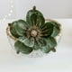 thumbnail image 1 of Adornos Navideños Con Flores De Magnolia Artificiales Tela Con Lentejuelas Brillantes ¡Elegantes Motivos Florales Para Ramos Y Decoración De Eventos!, 1 of 4