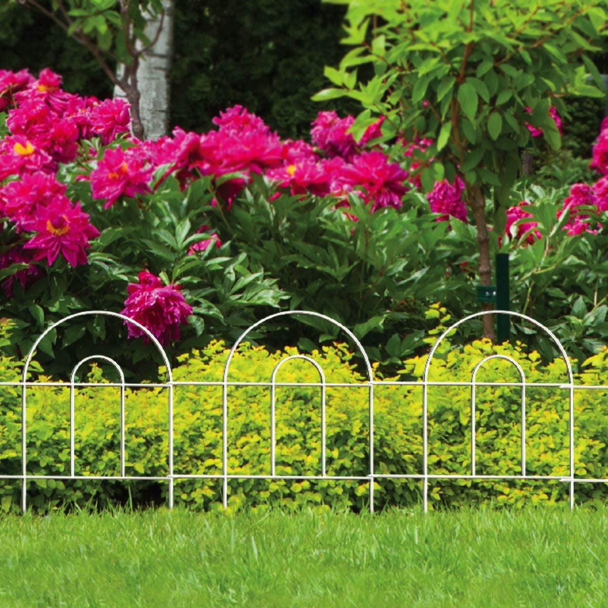 Origin Point Metal Garden Border Round Folding Fence, White, 18-Inch x 8-Feet