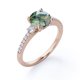 thumbnail image 4 of JeenMata Anillo de Compromiso de 1,5 Quilates con Forma Redonda de 4 Puntas Pavé de Ágata Verde Musgo Dendrítica Natural Transparente y 3 Piedras de Moissanita en Baño de Oro Rosa de 18 K sobre Plata, 4 of 6