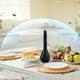 thumbnail image 1 of Ventilador de mesa portátil para comida | Ventilador repelente de moscas con batería/USB para barbacoas, picnics y fiestas al aire libre | Aspas suaves y seguras para uso en interiores y exteriores, 1 of 6