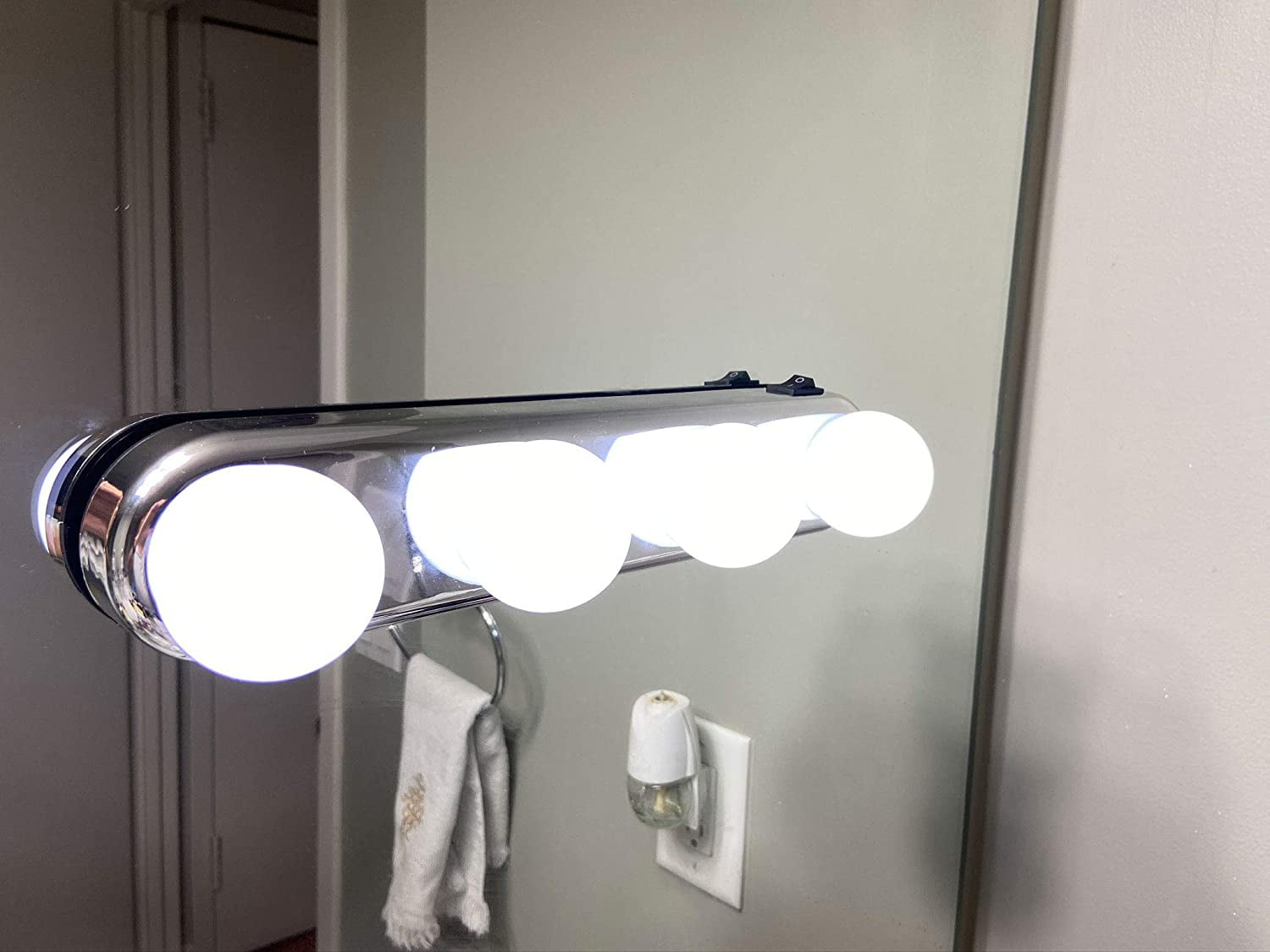 Portable Led Lights For Vanity Mirror 4, Wireless Stick On Vanity Lights