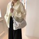 thumbnail image 3 of (FBA Quiere Doblar Los Productos) Nicho Nube Plisada Acolchada Ropa Algodón Burbujas Bolso Cruzado Ligero Un Hombro para Mujer 6080 (plata) Plata, 3 of 9
