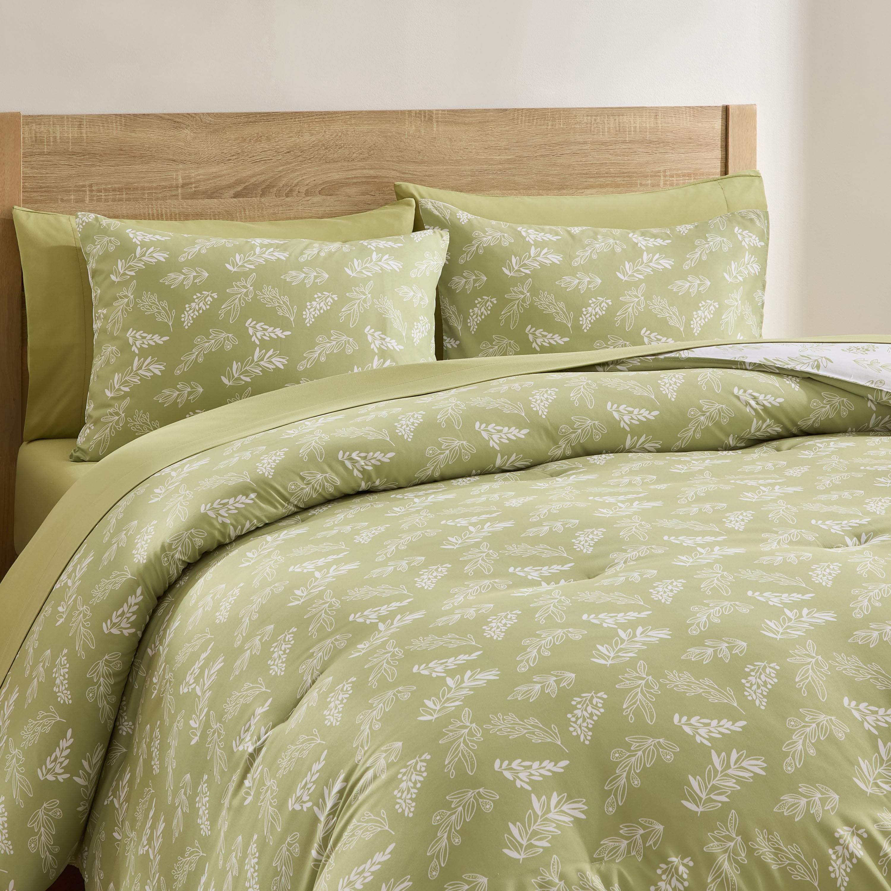 LammaLoe Queen Comforter Set, 7 Piece Botanical Bed in a Bag, Reversible Bedding Comforter Set with Sheets, Modern Queen Bed Set, Sage Green/Off White