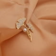 thumbnail image 3 of Broche Broche De Hoja Broche De Perlas De Cristal Broche De Ginkgo Dorado Broche De Hojas Vintage Botones De Circonita Clip De Rebeca Clip De Solapa Joyería De Camisa para Regalos De Mujeres Y Niñas, 3 of 5