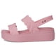 thumbnail image 4 of Sandalia Crocs Brooklyn Plataforma Baja con Cuña 4.5 cm Rosa, 4 of 7