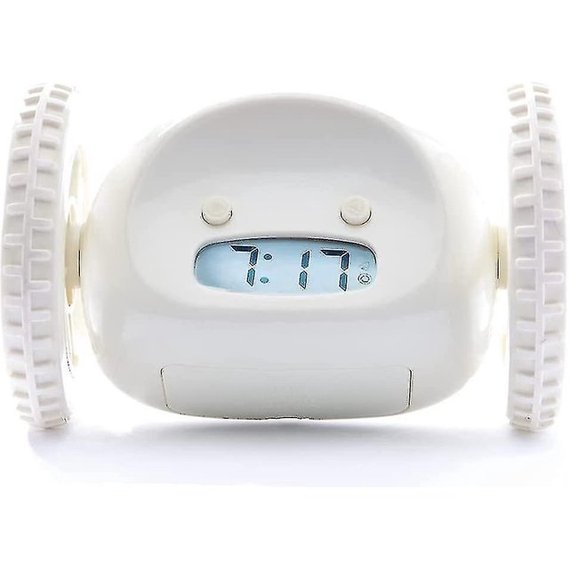 despertador sobre ruedas extra fuerte para personas que duermen mucho,11 reloj despertador infantil Kaili blanco, vista frontal baja con pantalla digital mostrando 7:17, dos botones superiores, ruedas laterales y carcasa plástica lisa; suele usarse como alarma ruidosa en mesas o escritorios.