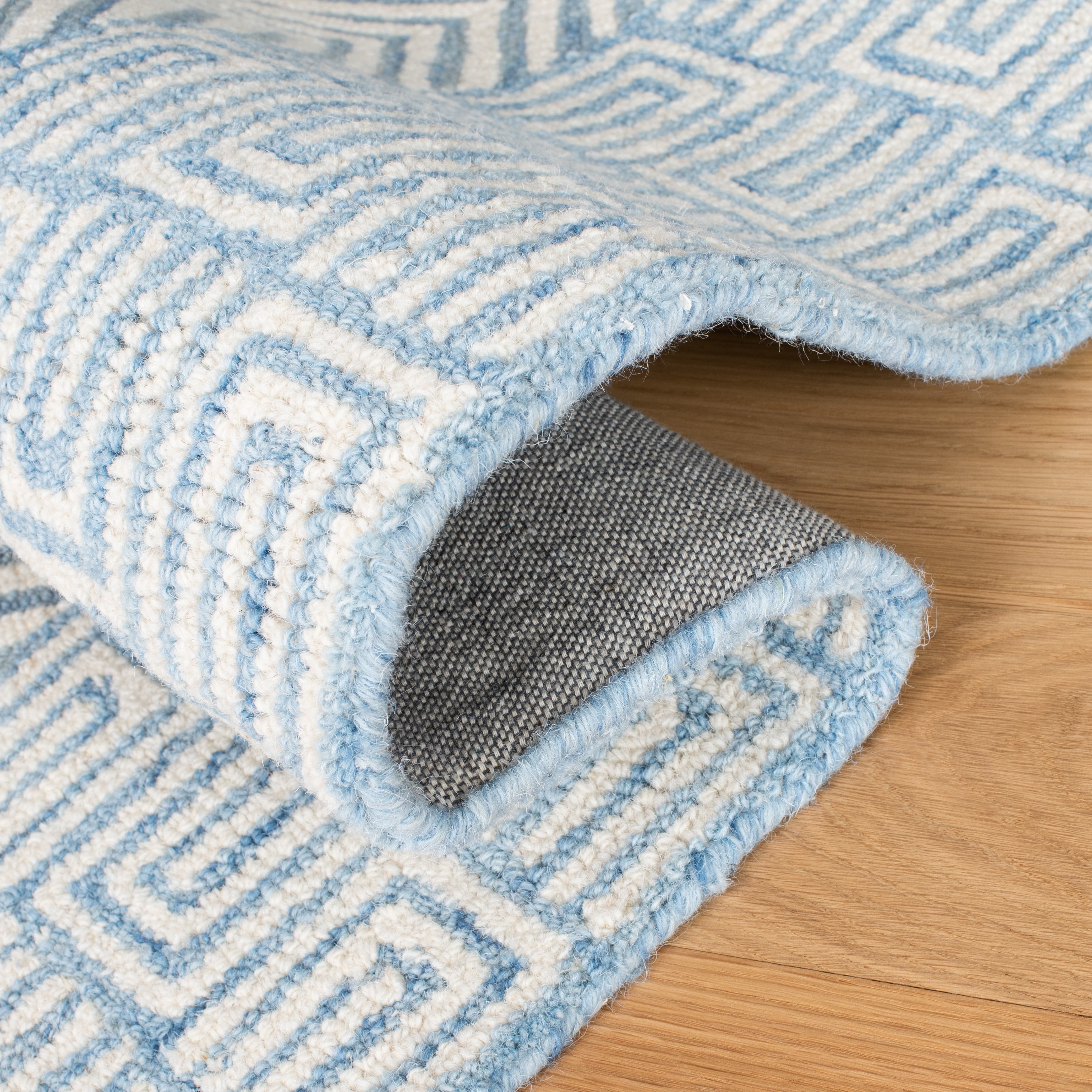 SAFAVIEH Roslyn Kaelee Geometric Area Rug, Light Blue/Ivory, 6' x 9'
