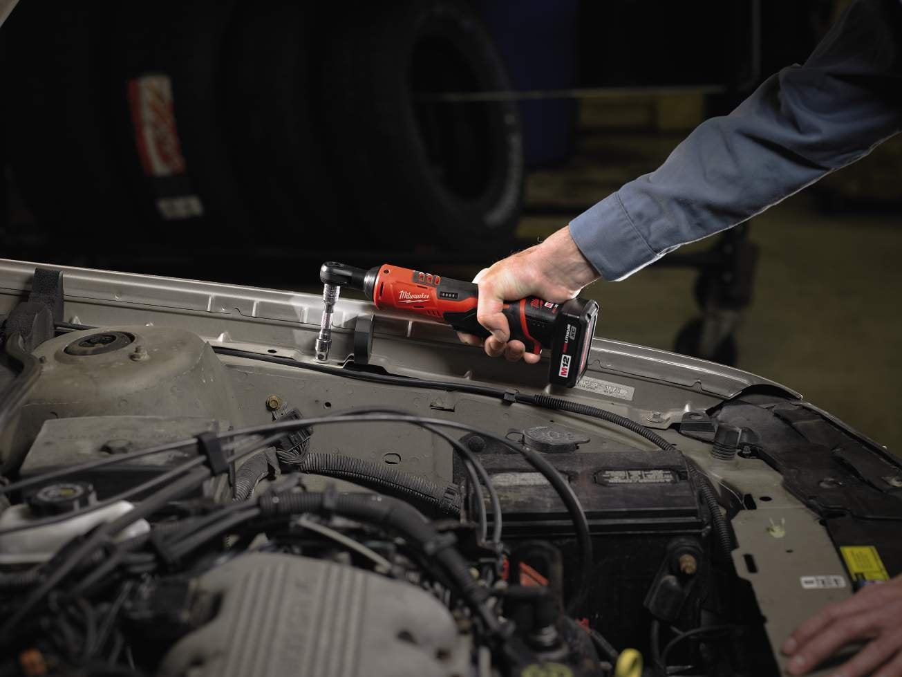 Milwaukee 2457-21 3/8-in Cordless M12 Lithium-Ion Ratchet Kit Wrenches