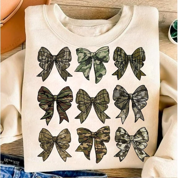 Camo Coquette Bow Sweatshirt, Retro Camouflage Crewneck, Trendy Aesthetic Pullover, Cute Camo Top, Coquette Style Sweatshirt
