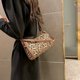 thumbnail image 4 of Nuevos bolsos cruzados de PU de color sólido con cremallera para mujer, bolsos cuadrados pequeños simples de lujo ligeros, bolsos de hombro casuales de moda 2024, 4 of 5