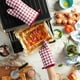 thumbnail image 5 of Juego de 2 guantes de cocina KitchenAid Gingham Passion Red de algodón, 5 of 5