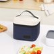 thumbnail image 1 of Bolsa de almuerzo aislada | Bolsa nevera de doble capa | Soporte térmico impermeable para caja de comida Bento | Gran capacidad 18x18x15cm | Doble compartimento | Correa ajustable | Para la oficina, 1 of 6
