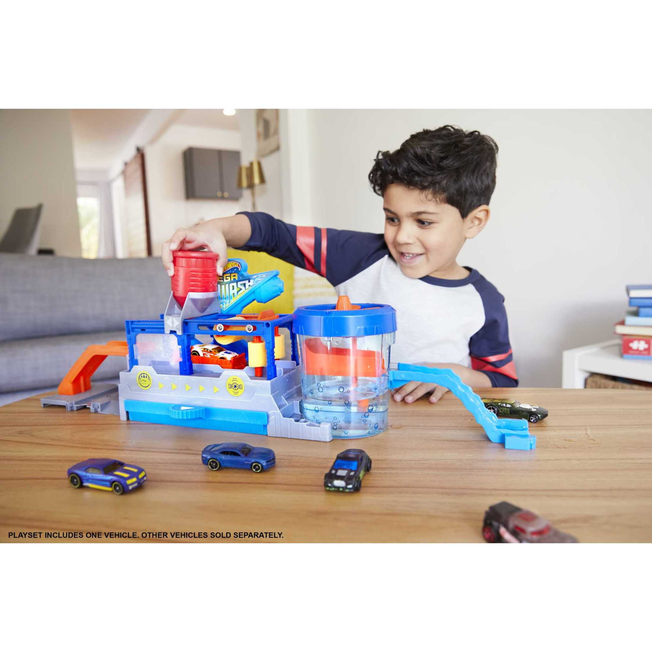 Hot Wheels Mega Car Wash Playset & 1:64 Scale Color Shifters Car with Repeat Color Change, 17.72in