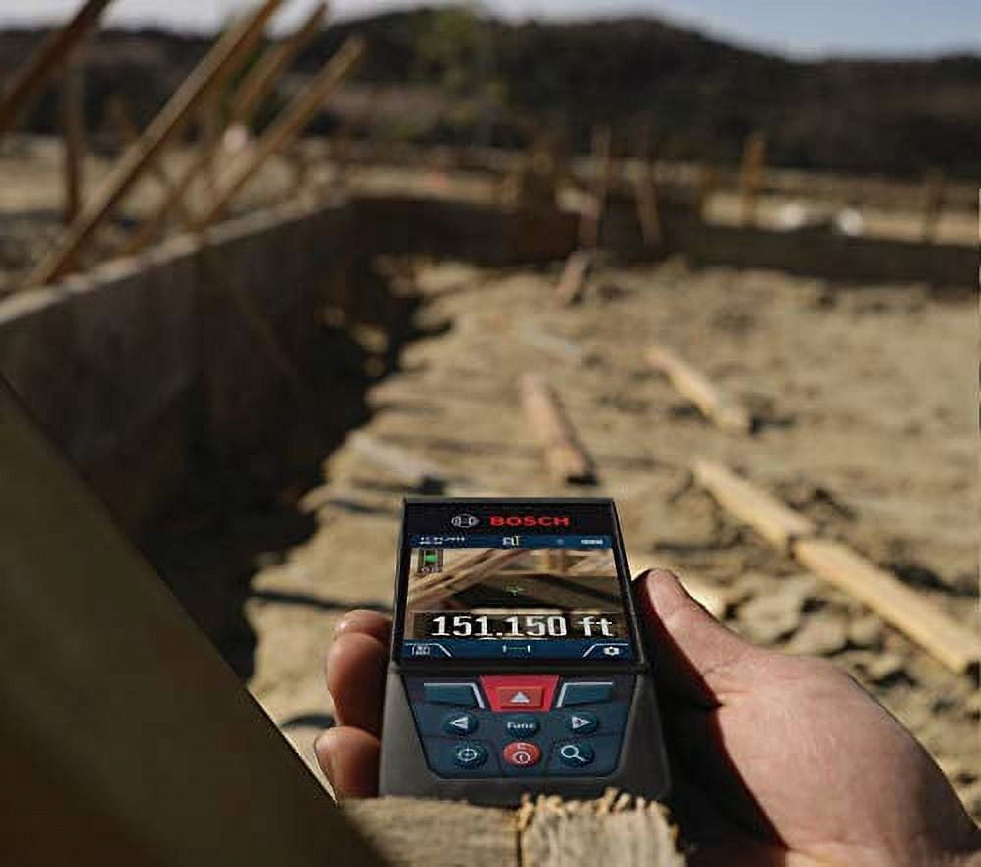 BOSCH GLM400C Blaze Outdoor 400 ft Bluetooth Connected Laser Measure with Camera and AA Batteries