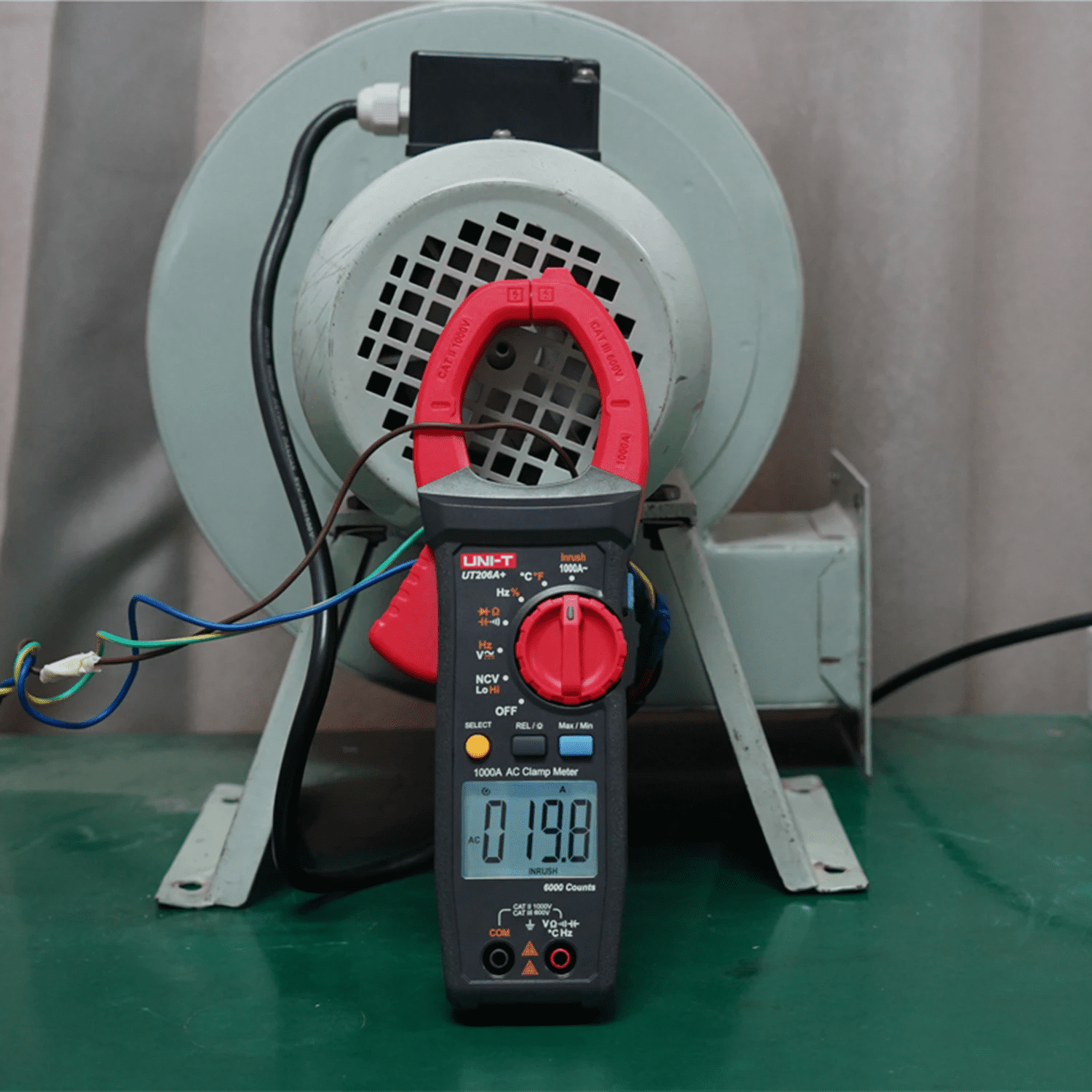 UNI-T Uni-trend Multimeter clamp meter UT206A+ clamp meter Clamp current meter Ammeter 1000V Voltmeter Voltage Frequency Professional Electrical Integrated Meter(UT206A+)