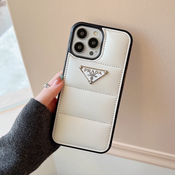 Buena Protección Abajo Abrigo Estereoscópico Airbag Resistente A Los Golpes Funda Para Teléfono Para IPhone 14 Pro Max 11 12 13 Moda Cuero Suave De Alta Calidad Prada Log Bumper Cubierta Gao Jiahui unisex
