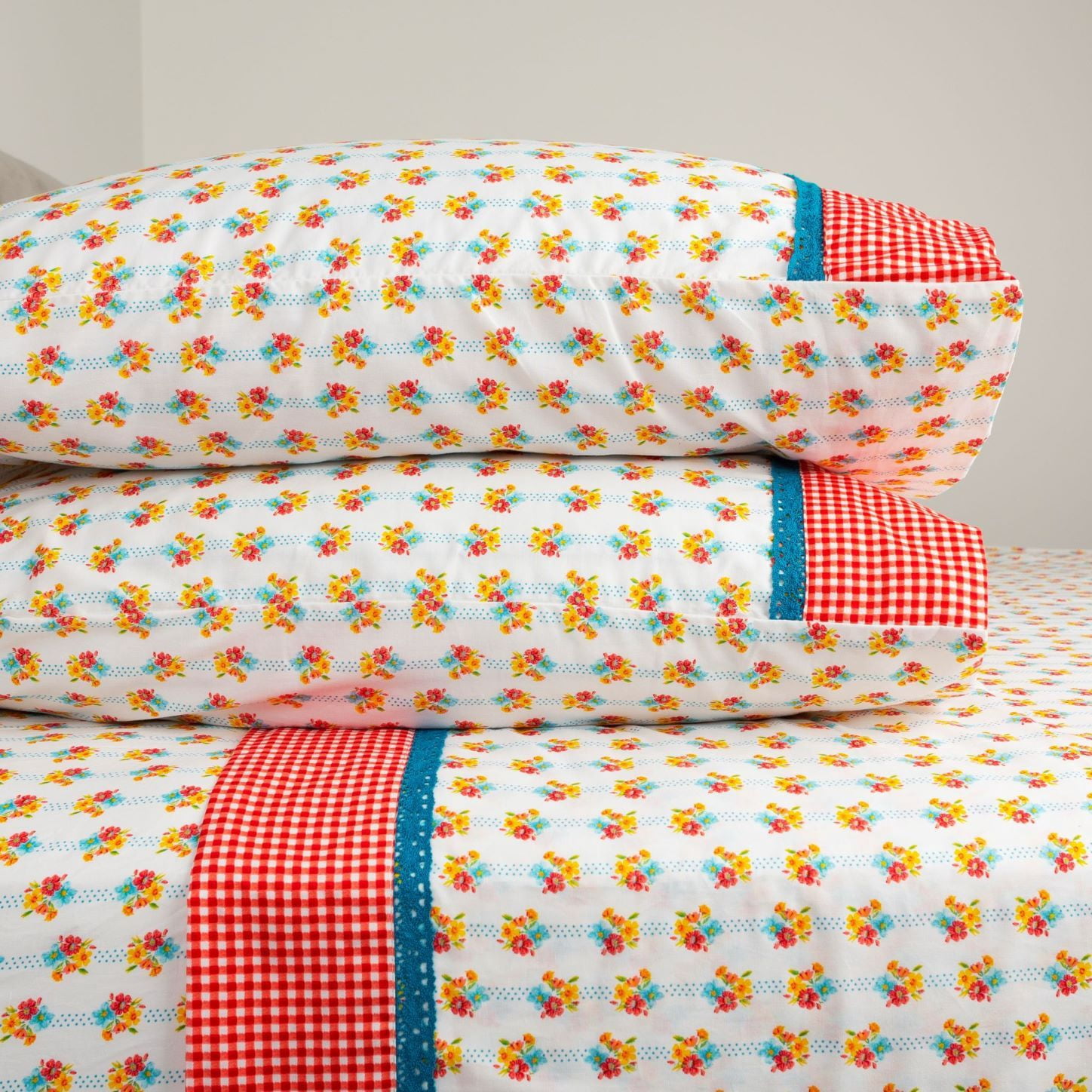 The Pioneer Woman 4-Piece 300 Thread Count Multi-color Printed Cotton Bed Sheet Set, Queen