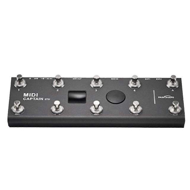 paintaudio midi captain foot controller multi-effects keyboards synthesizer usb midi musical softwar controlador de pie negro de metal con diez footswitches cromados, rueda central y pequeña pantalla LCD; conectores USB, MIDI IN/OUT y puertos EXP visibles, vista frontal centrada sobre fondo blanco; también suele emplearse como controlador MIDI compact para presentaciones en vivo.