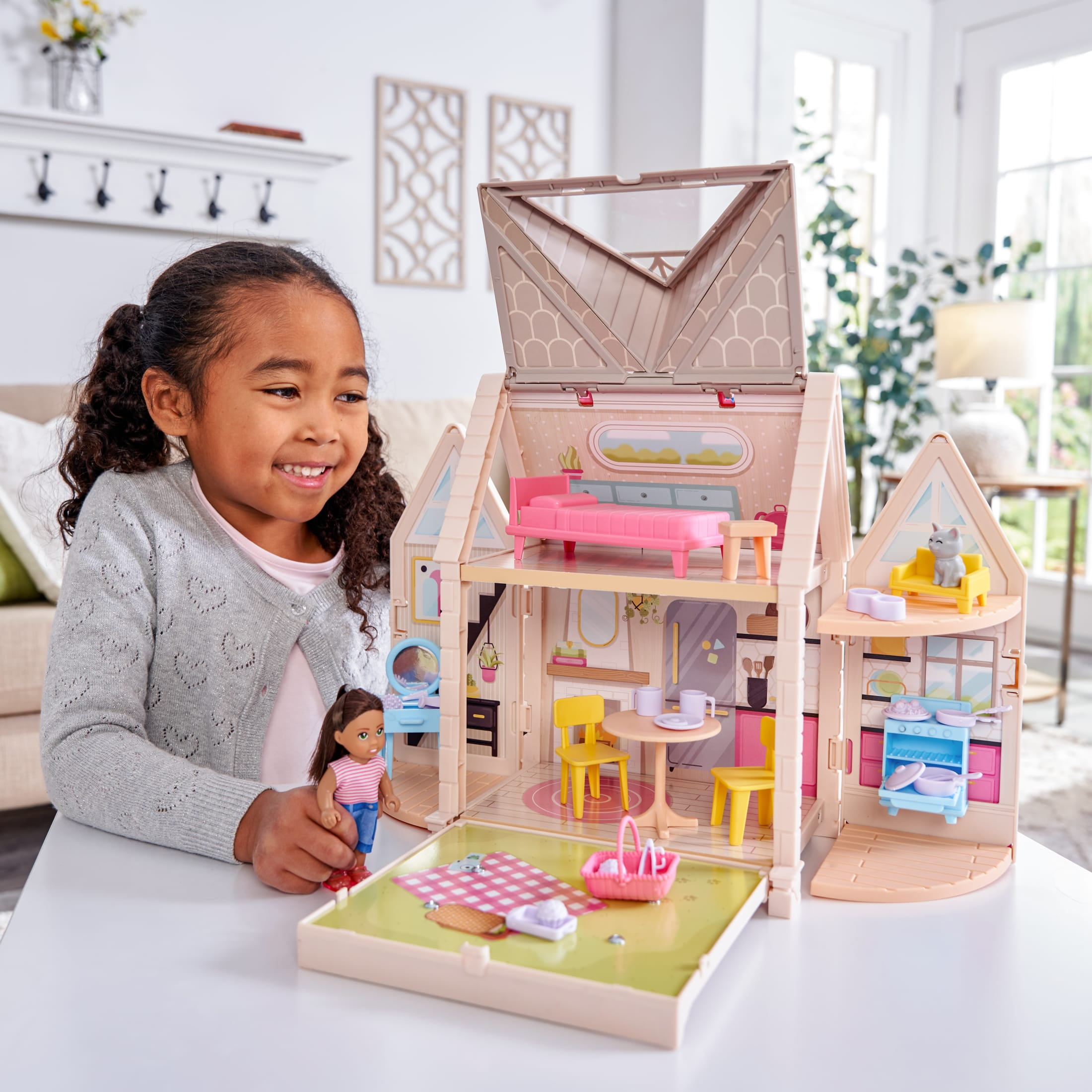KidKraft Toteables™ Portable Cottage Dollhouse with Doll Included, Storage, 30 Accessories  (图3) KidKraft Toteables™ Portable Cottage Dollhouse with Doll Included, Storage, 30 Accessories  (图3)