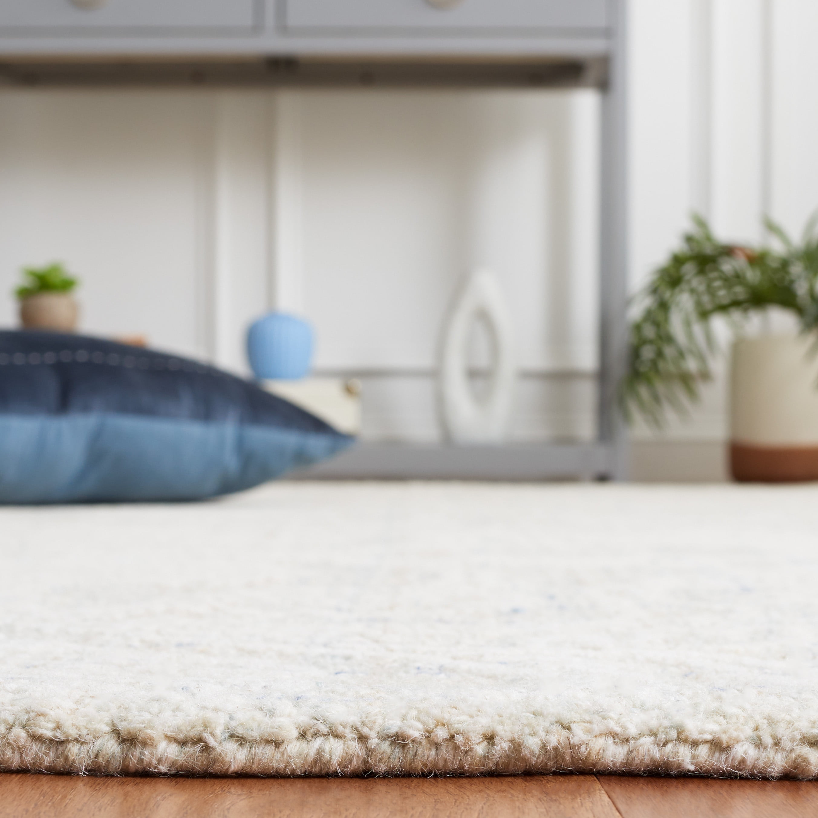 SAFAVIEH Ebony Abram Botanical Area Rug, Blue/Ivory, 6' x 9'