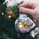 thumbnail image 1 of EGYMEN - Colgante de bola de cristal acrílico con forma de muñeco de nieve (8 cm), diseño único de copo de nieve para el hogar, el coche y la oficina. Adorno navideño festivo y alegre., 1 of 6