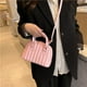 thumbnail image 5 of El bolso de hombro portátil con rombos de color sólido es adecuado para viajes diarios y para fiestas., 5 of 5