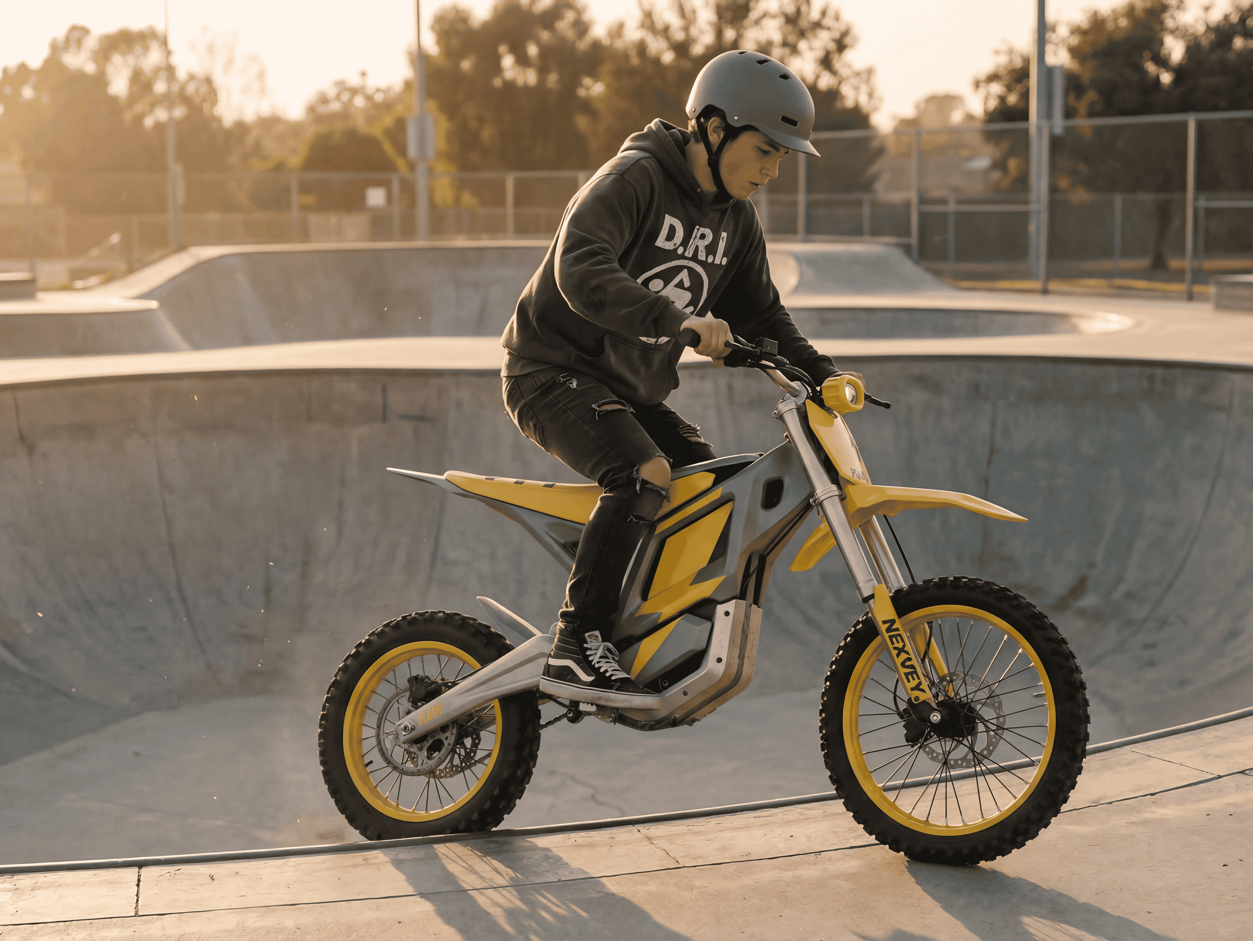 NEXVEY Flash Electric Dirt Bike 4000W Peak 48V 22.5AH Battery Off-Road Motorcycle, 35MPH Fast E Bike with Dual Hydraulic Suspension Brakes, Outdoor Gift for Teens Adults Age 13+