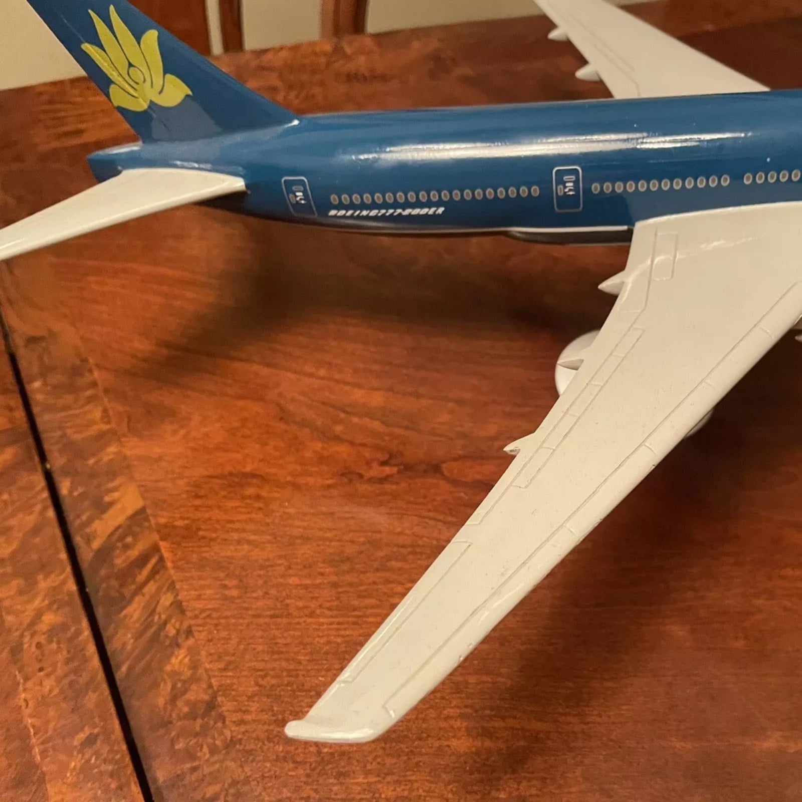 Boeing B777 Vietnam Airlines Model Airplane for Gift-Giving for Aviation Enthusiasts TAPDRA Store