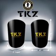thumbnail image 2 of Miniatura de fútbol Tekkerz Shin Guards, extra pequeña, negra y dorada, 2 of 9