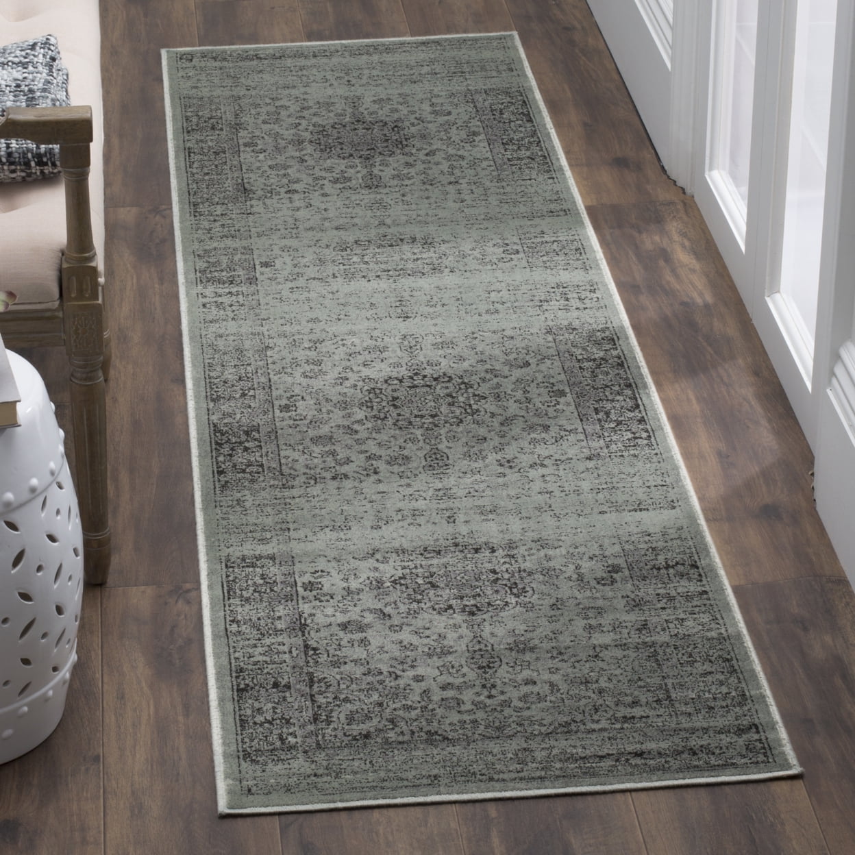 SAFAVIEH Vintage Hartley Traditional Area Rug, Spruce/Ivory, 6' x 6' Square