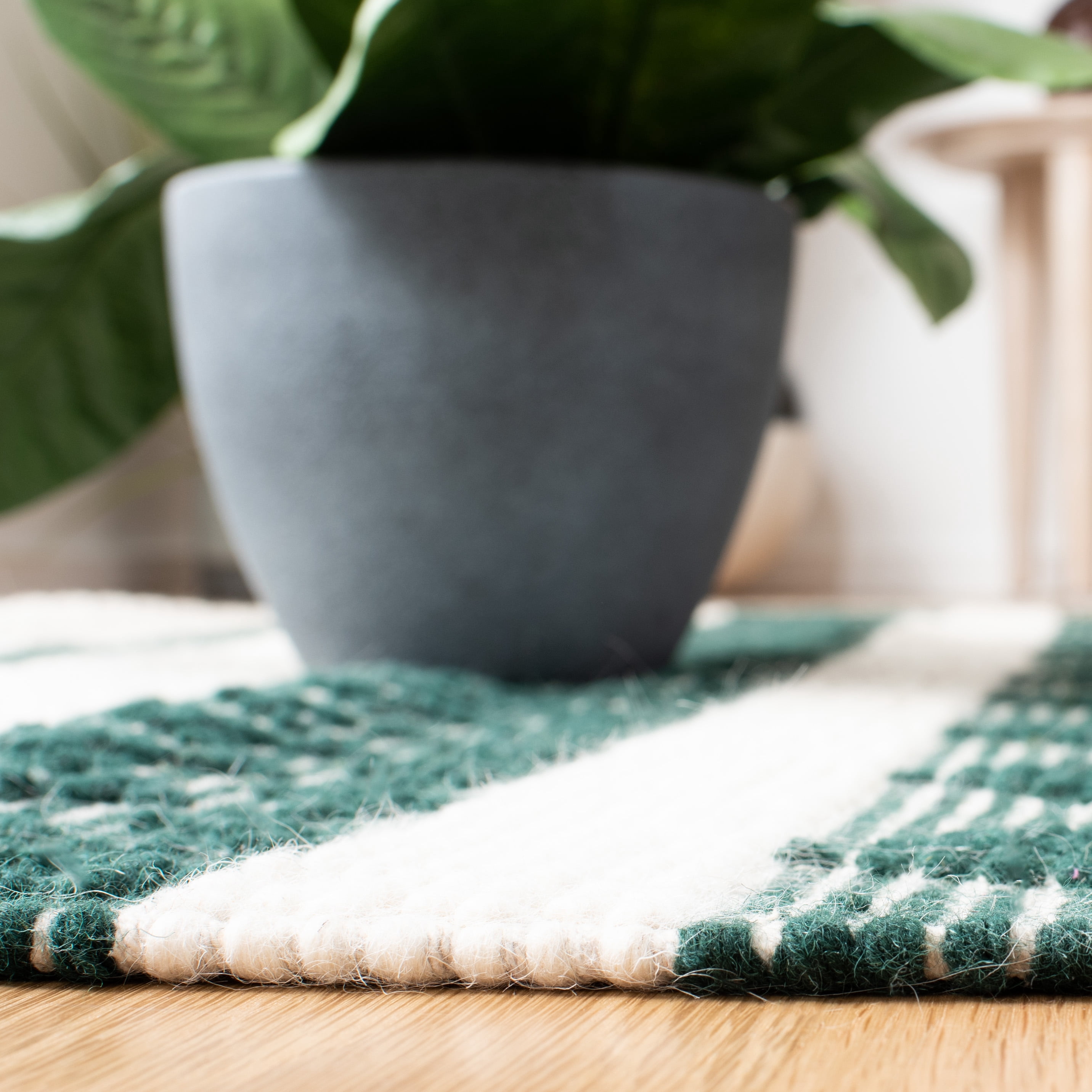 SAFAVIEH Natura Elvin Geometric Wool Area Rug, Ivory/Green, 6' x 6' Round