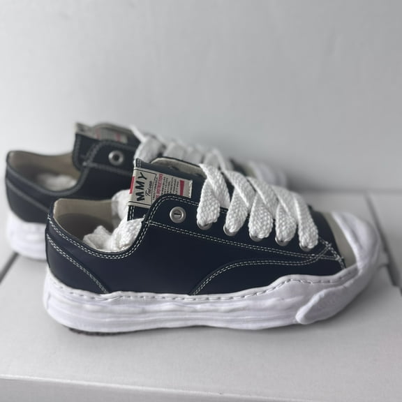 Maison MIHARA YASUHIRO
low-top lace-up sneakers