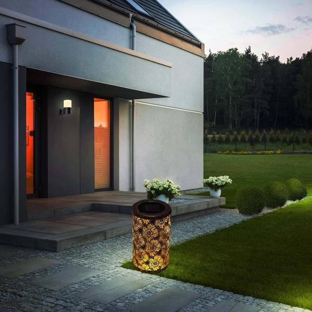 Solar Lanterns Outdoor Hanging Lantern Lights Hollowed-Out Metal Decor Lantern LED Decorative Garden Light Delicate Garden Decoration For Patio