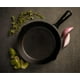 thumbnail image 4 of Sartén de Hierro Fundido Mercer Culinary Negro Presazonada 8 Pulgadas, 4 of 9