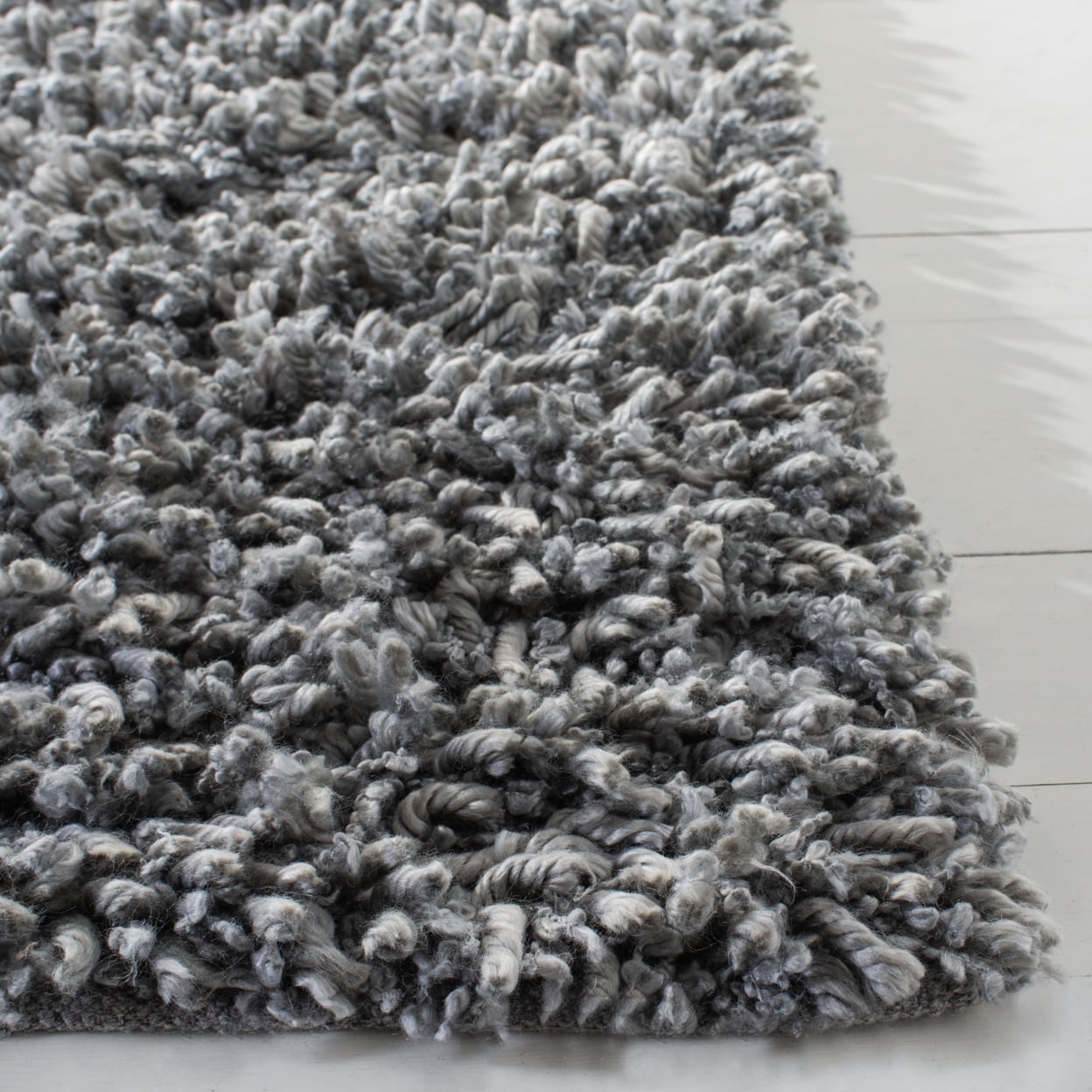 SAFAVIEH Sheep Cherette Solid Polyester Shag Area Rug, Silver, 4' x 6'