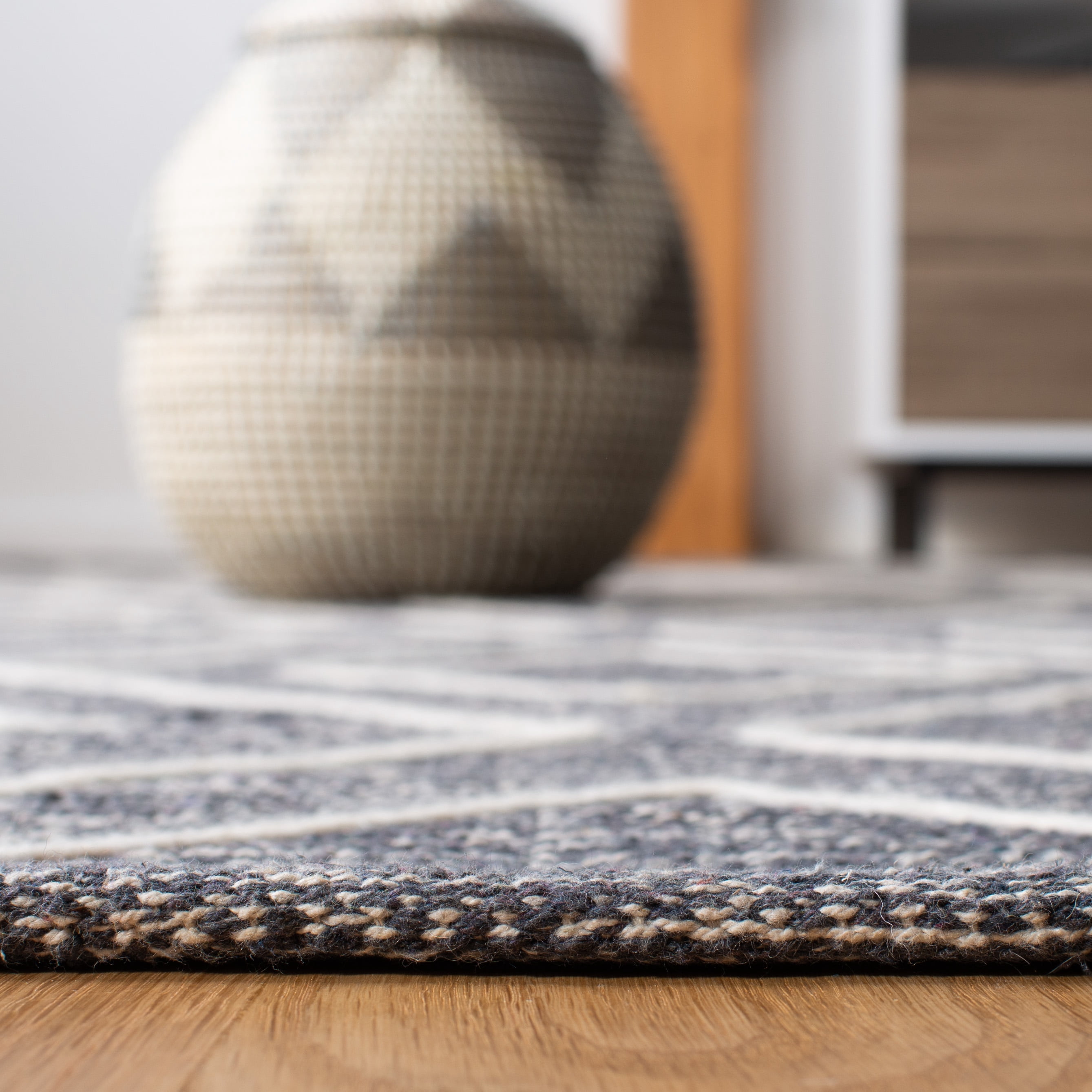 SAFAVIEH Striped Kilim Dev Diamond Area Rug, Dark Grey, 5' x 8'