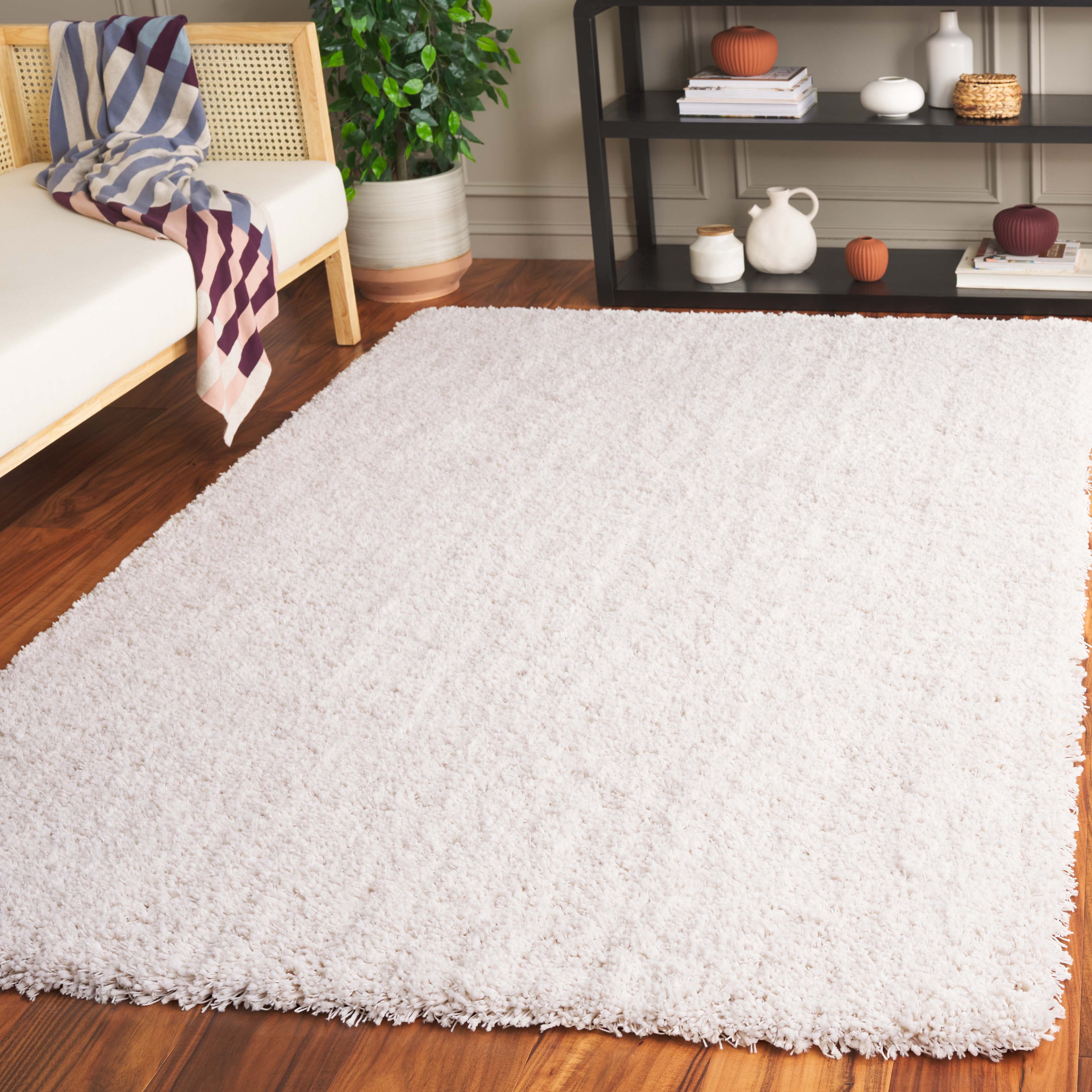 SAFAVIEH Luxe Shag Jameson Solid Area Rug, White, 5' x 8'