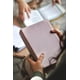 thumbnail image 2 of Biblia NBLA Ama a Dios Grandemente Rosa Oro, 2 of 4