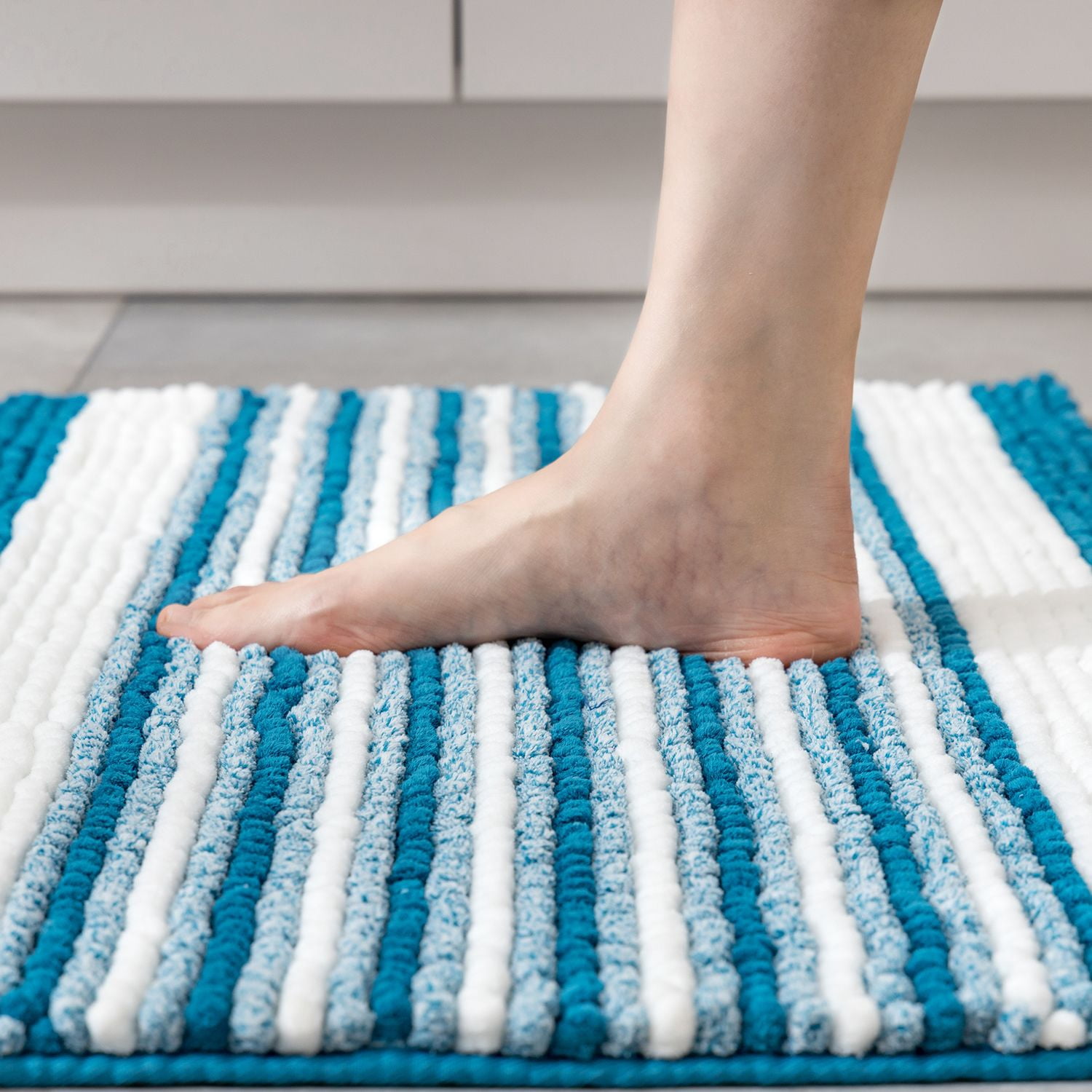 Phantoscope Bathroom Rugs 20 x 30 in, Quick Dry Soft Chenille Bath Mats with Non Slip Backing, Turquoise