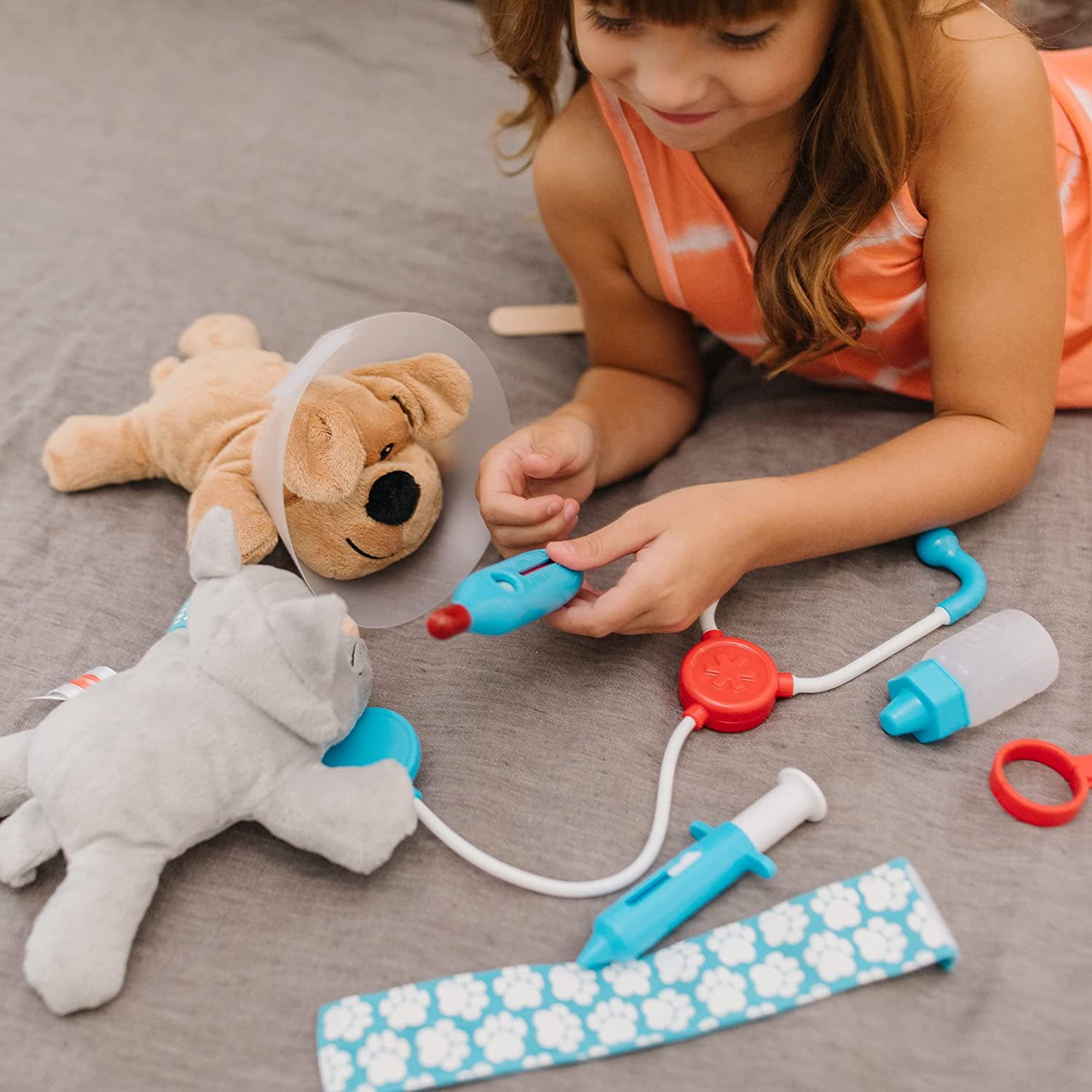Melissa Doug Examine and Treat Pet Vet Play Set 24 pcs
