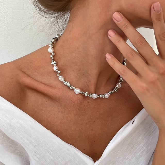 Collier Rétro en Forme d'Imitation Perle Tissée à la Clavicule 2025 Simple Couleur Or Mode Fille Douce Bijoux d'Anniversaire