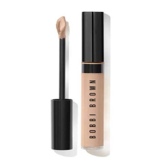 Corrector Bobbi Brown Skin de cobertura completa, color beige cálido