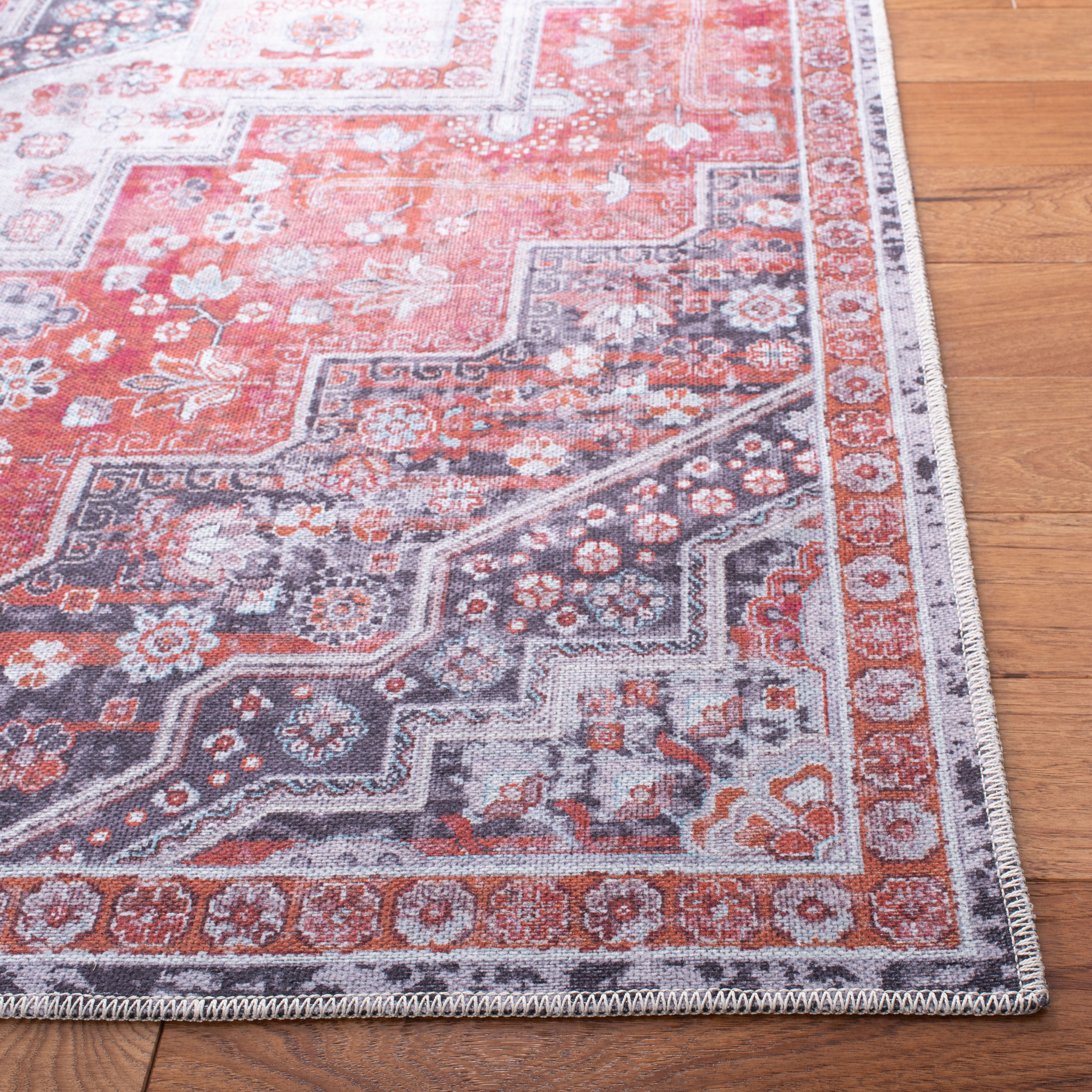 SAFAVIEH Serapi Collection SEP563P Rust / Ivory Rug