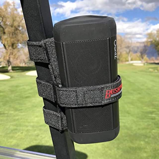 Le Support de Haut-Parleur Portable Bushwhacker Original pour la Balustrade de Voiturette de Golf - Sangle Réglable S'Adapte à la Plupart des Haut-Parleurs Sans Fil Bluetooth Fixation Accessoire Support Barre Rail
