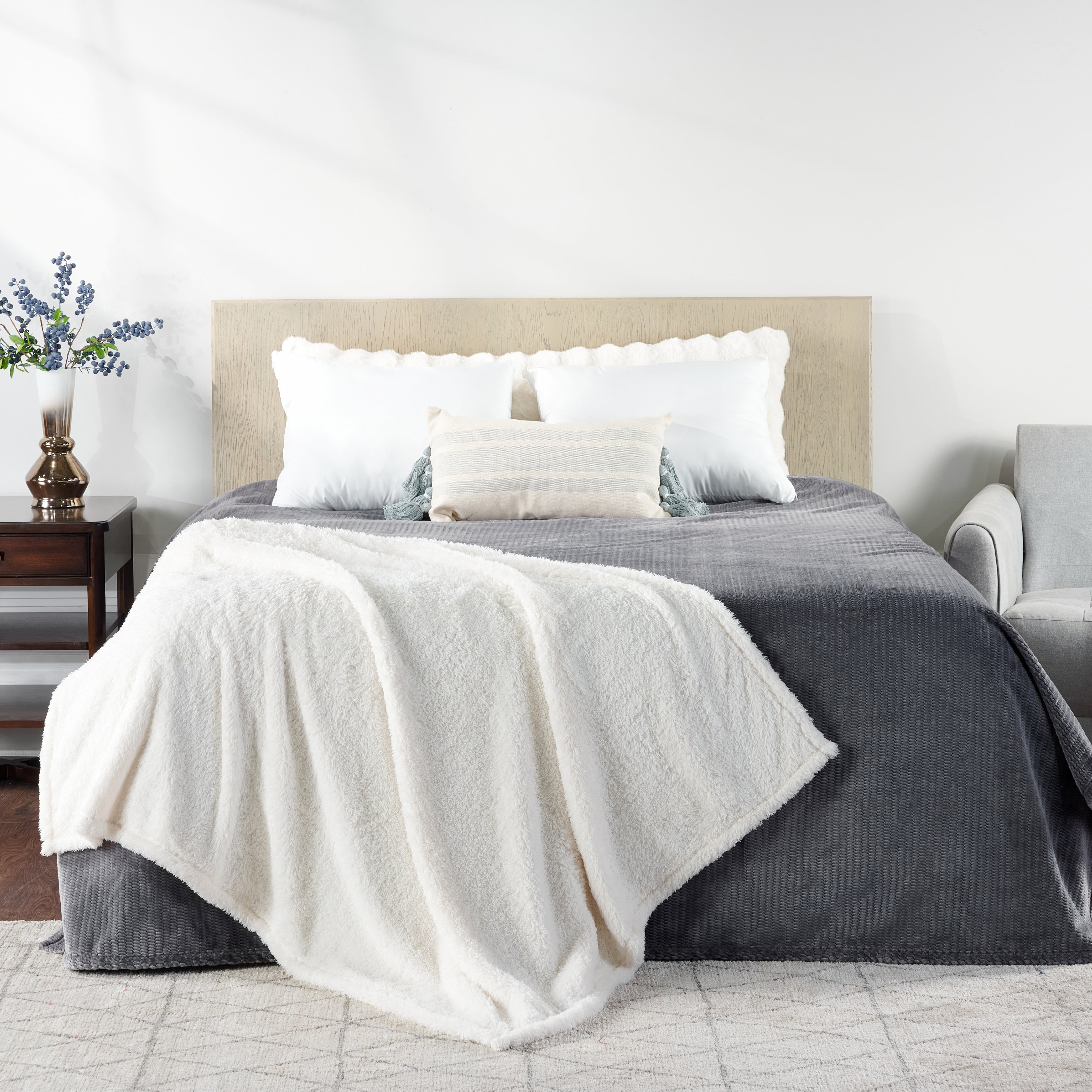 CBCHome Cozy Chenille Sherpa Throw Blanket - Soft, Plush, Fluffy Sofa and Bed Throw, Great Gift for Women, Teens - All Season Home Décor (Off White, 50" x 60")